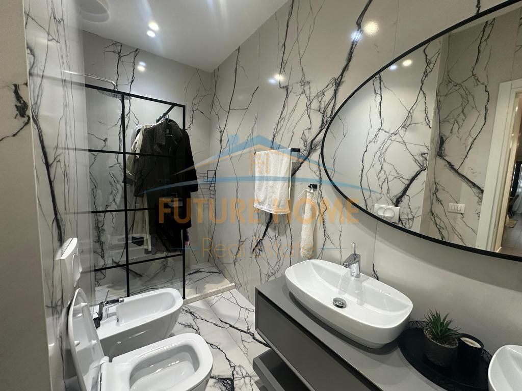 Affitto, Appartamento 3+1+2+Posto Auto, Via Kosovarëve