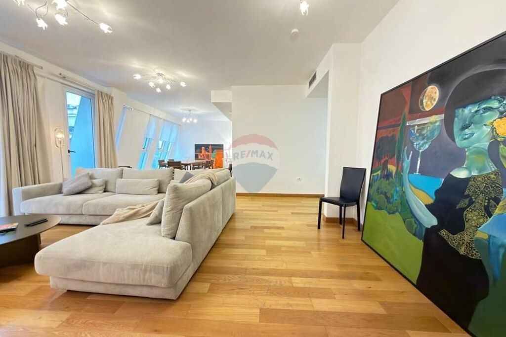 Apartment 3+1 for sale Air Albania Stadium!