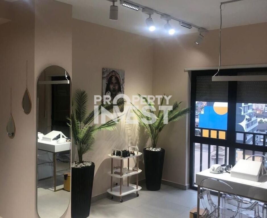 Shitet apartament 3+1+2 Rruga e Dibres perball Restorant Durresi