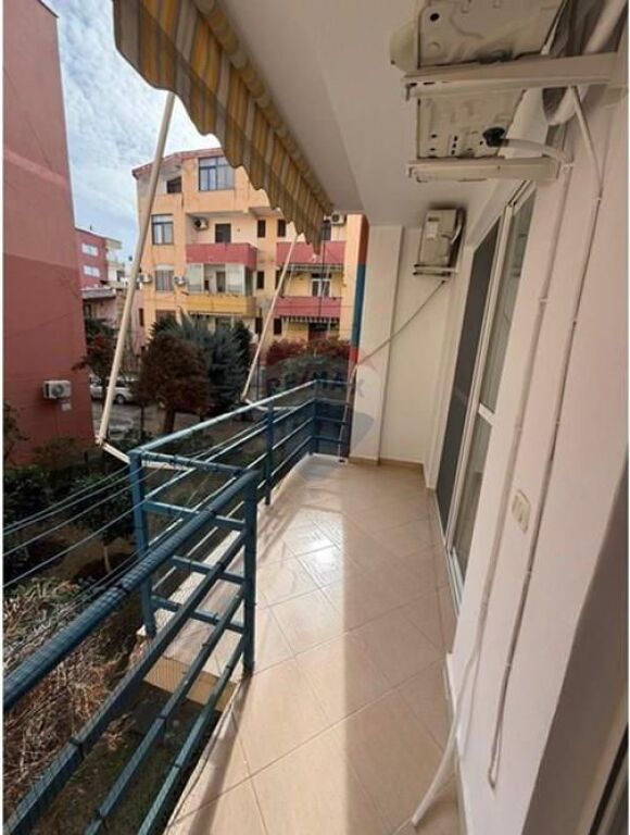 Shitet apartament 1+1 në Kompleksi Alb Adriatik