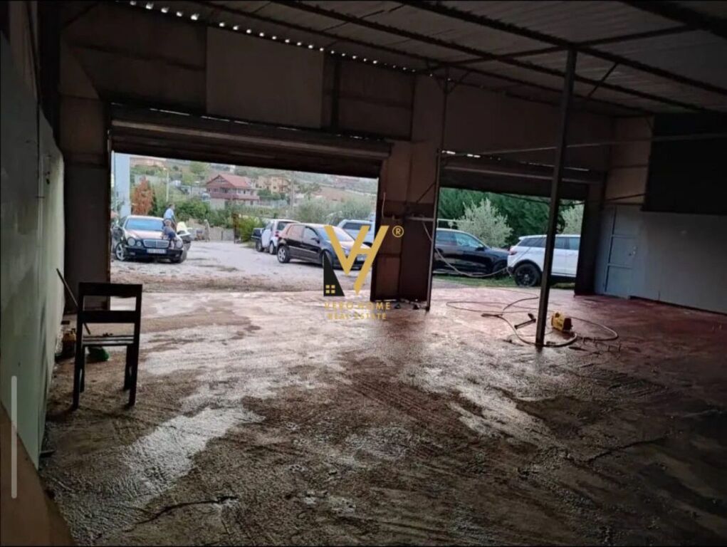 WAREHOUSE 370 M2 FOR RENT IN KOMBINAT 80,000 LEKE