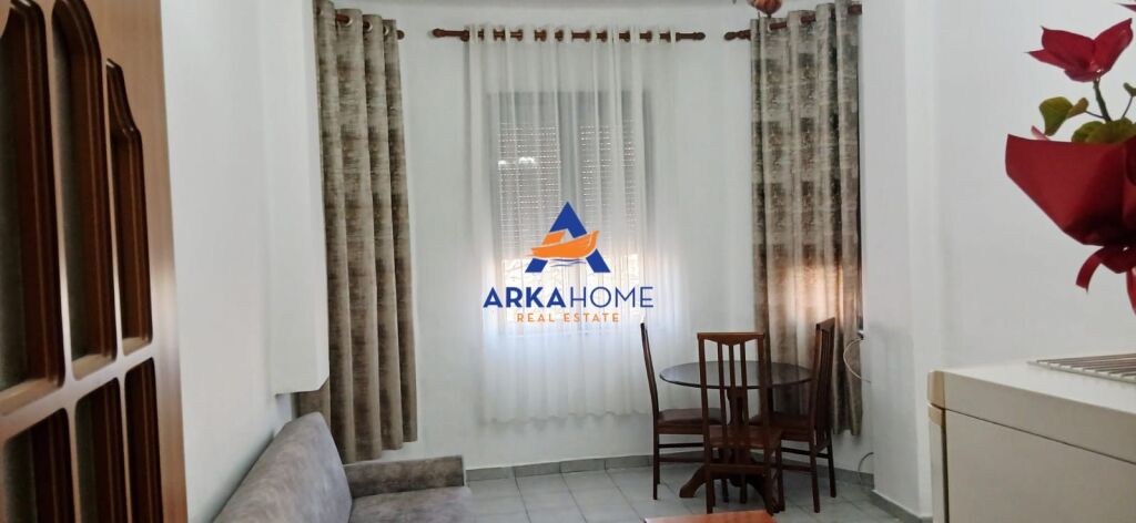 LOCALE IN AFFITTO 230M2 " VIA BARDHYL" 1700 EURO