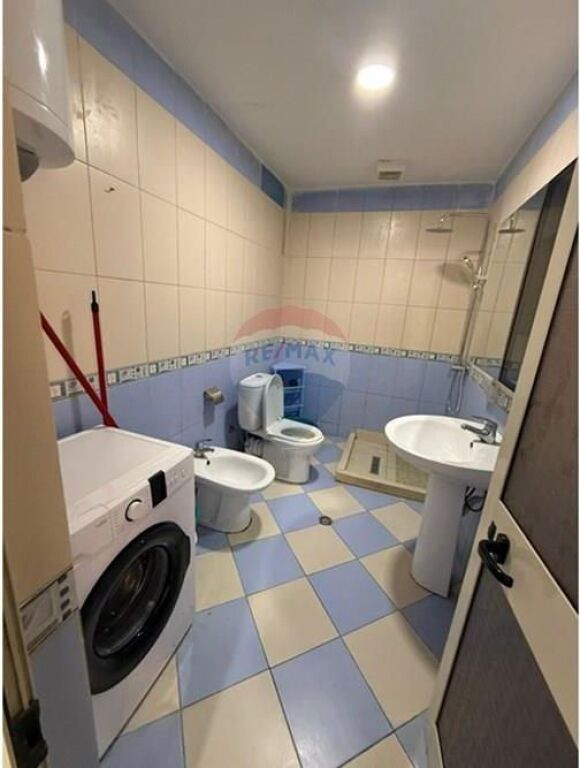 Shitet apartament 1+1 në Kompleksi Alb Adriatik