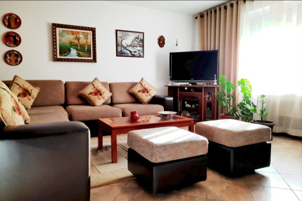 🏡 PRIVATE HOUSE FOR RENT – Pazari i Ri