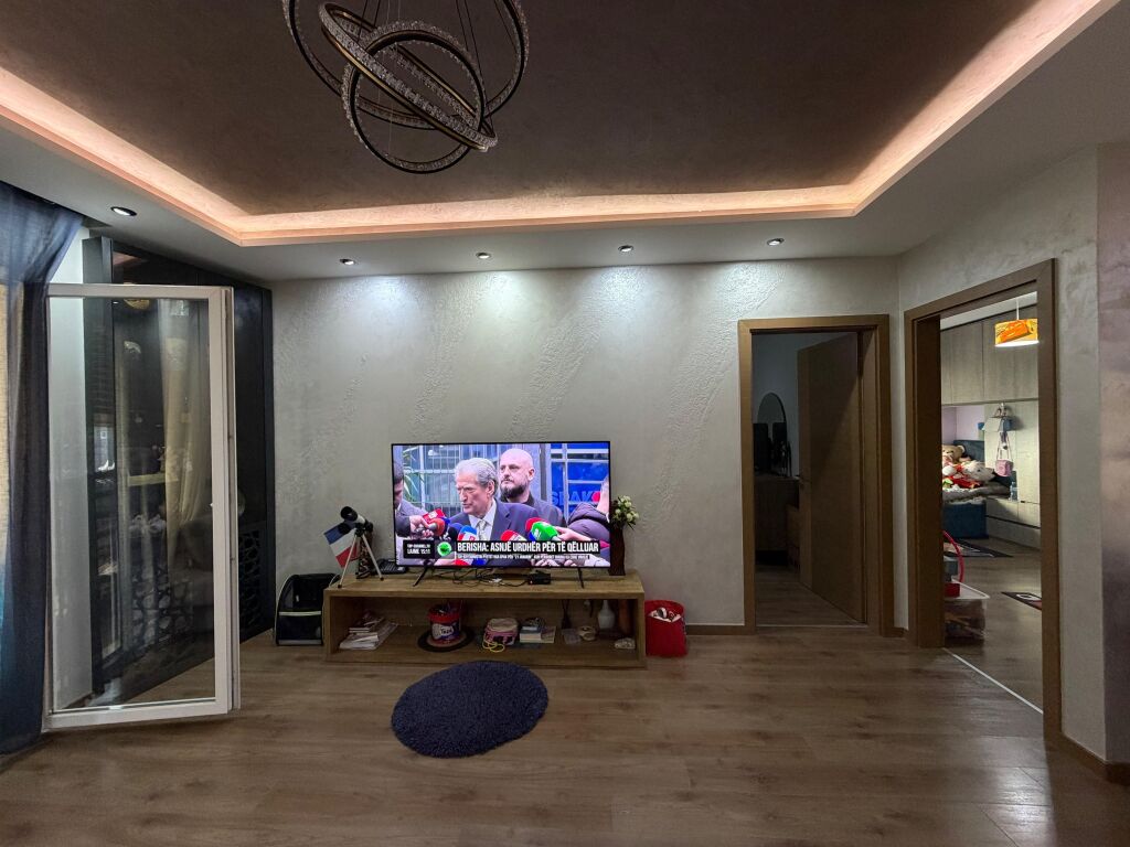 2+1, furnished at Niku Construction, Paris Commune, 300 million lek