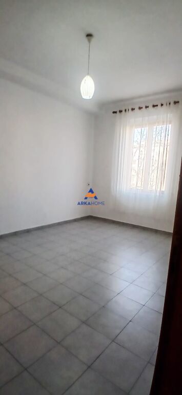 LOCALE IN AFFITTO 230M2 " VIA BARDHYL" 1700 EURO