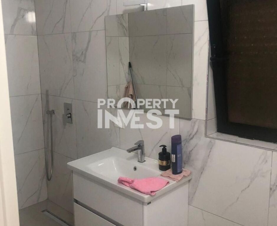 Shitet apartament 3+1+2 Rruga e Dibres perball Restorant Durresi