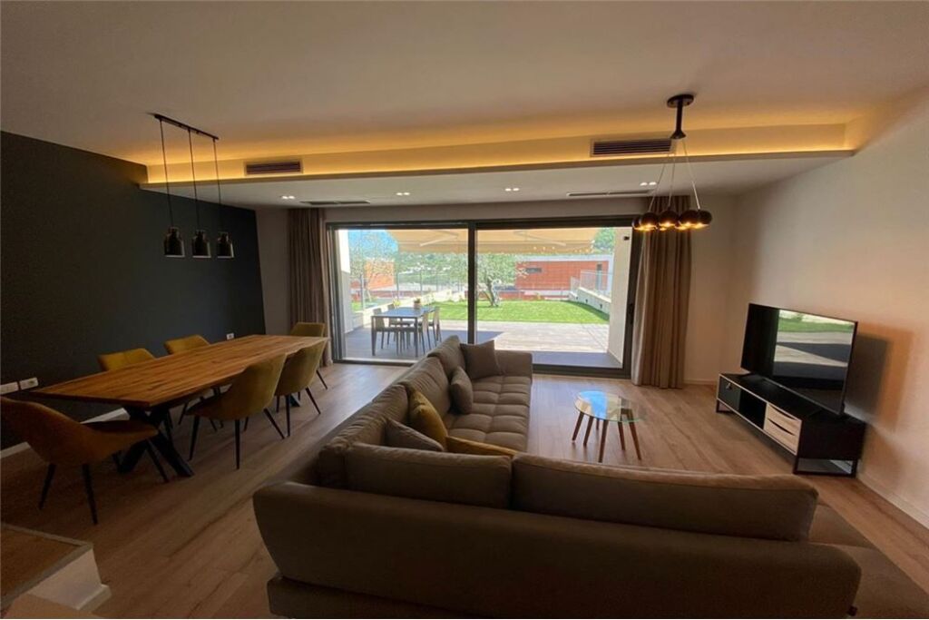 3-storey VILLA FOR RENT IN MULLET