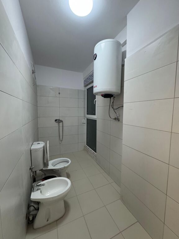 🏠Jepet me qira Apartament 3+1 📍🏢Kati i 3, me ashensor 💶Çmimi: 50.000 Leke/Muaj