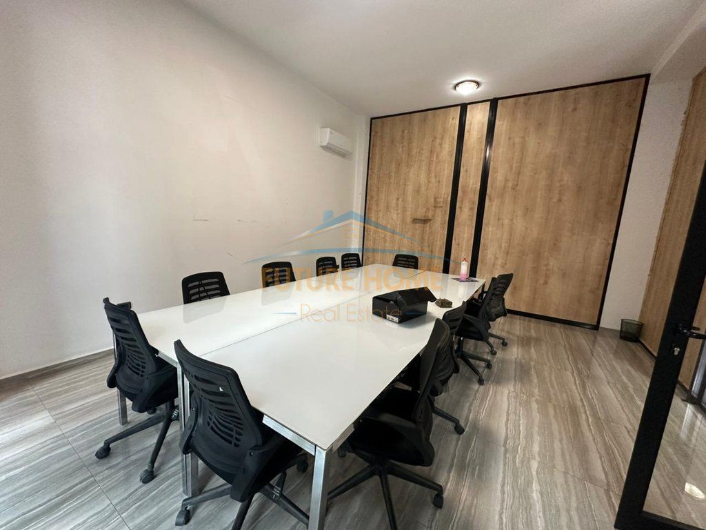 Rent, 4-Storey Building, Laprakë, Tirana