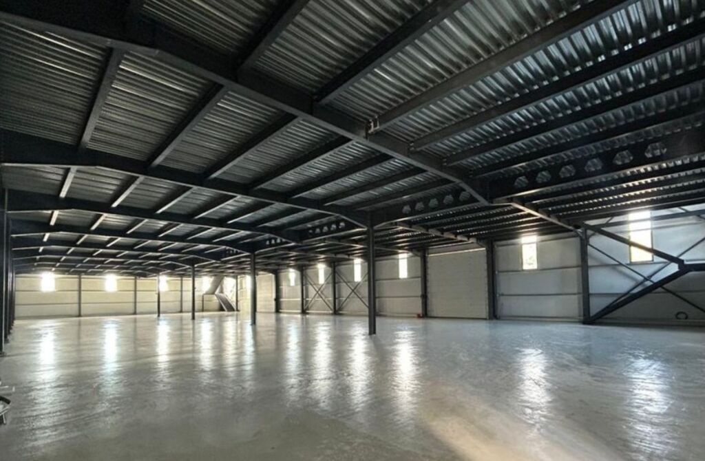 🏭 2-story industrial warehouse for rent