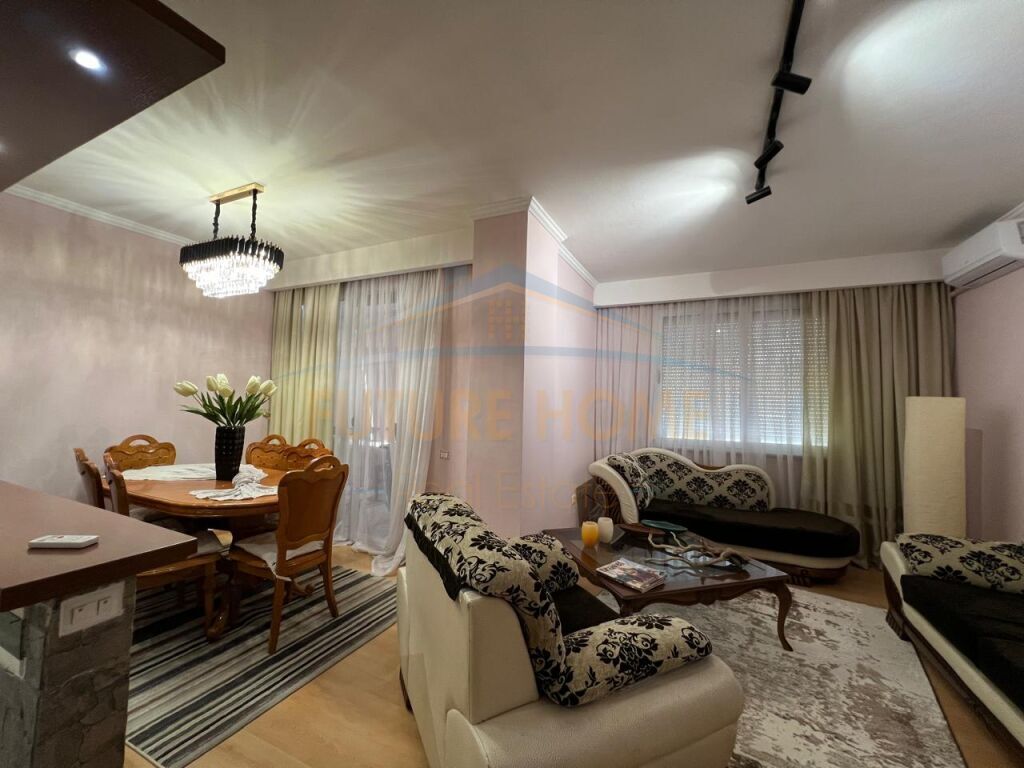 Disponojmë Apartament 2+1+2+Verande, për Qera Apartamenti
