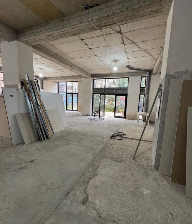 DYQAN ME QERA 210 M2 BRRYLI 1400 EURO