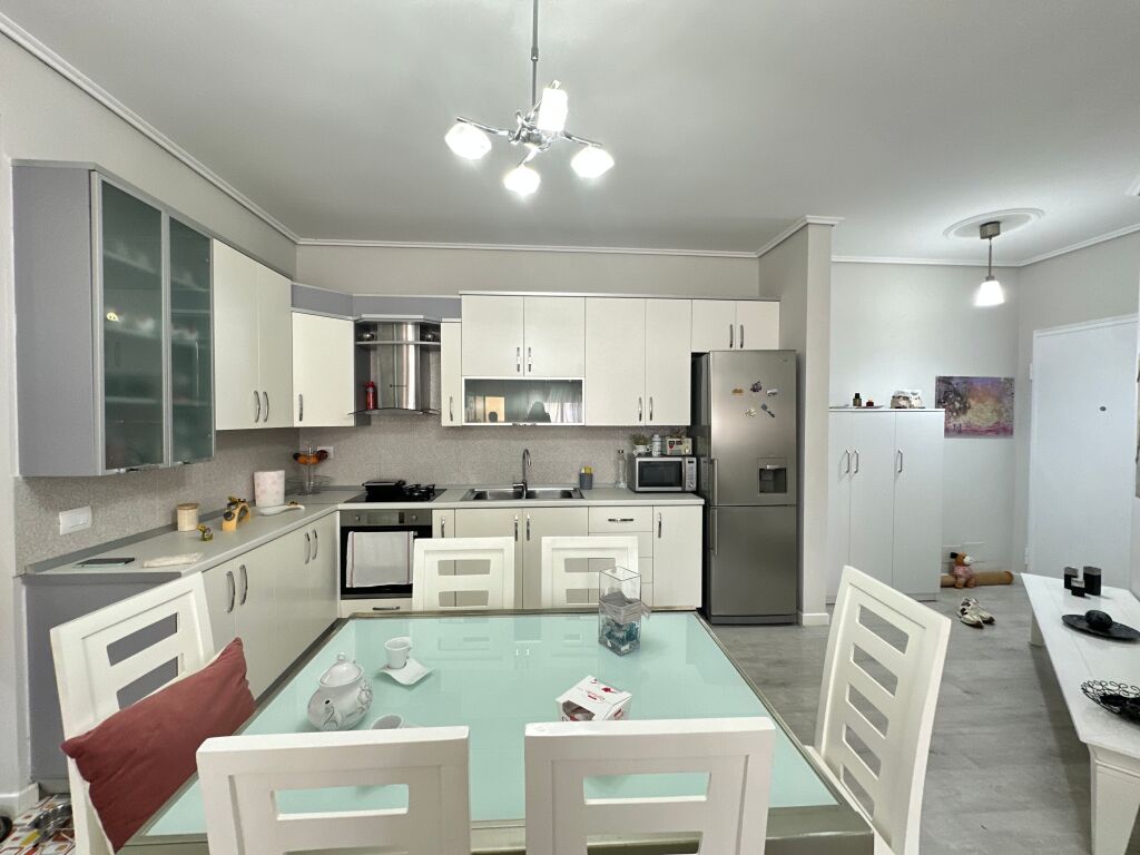 Appartamento 2+1+2 in vendita a Lungomare Vij e Pare, Vista laterale sul mare. 2160€ m2