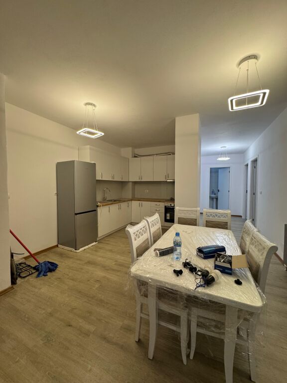 🏠Jepet me qira Apartament 3+1 📍🏢Kati i 3, me ashensor 💶Çmimi: 50.000 Leke/Muaj