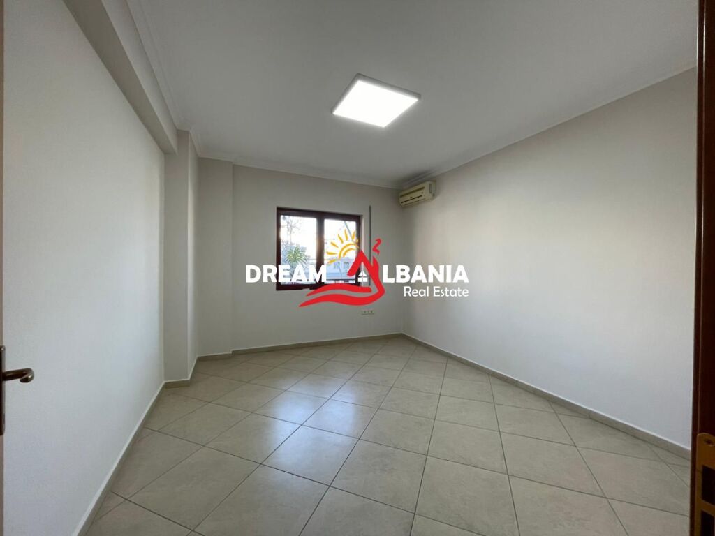 Jepet me qera ambient per zyra tek rruga e Kavajes, prane Garden Building (ID 42214500)