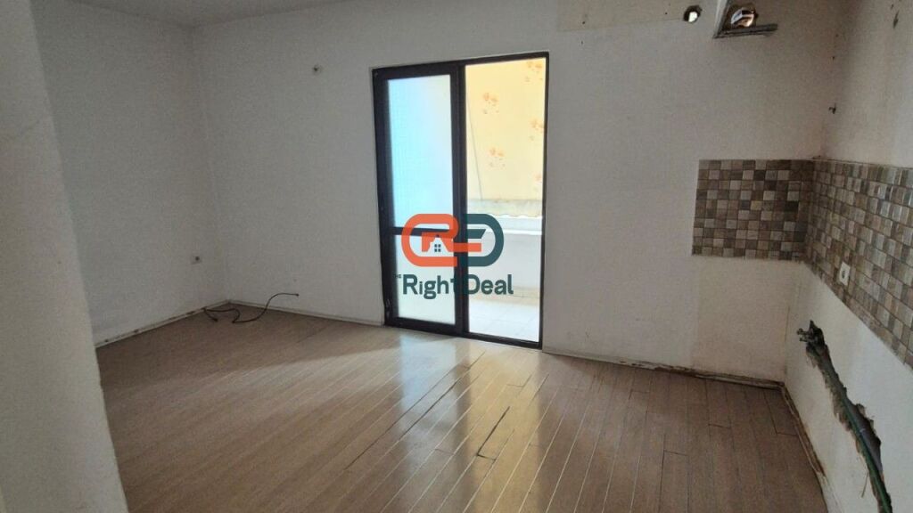 Ne Myslym Shyri, Shitet Apartament 2+1 Me Planimetri Te Rregullt!!