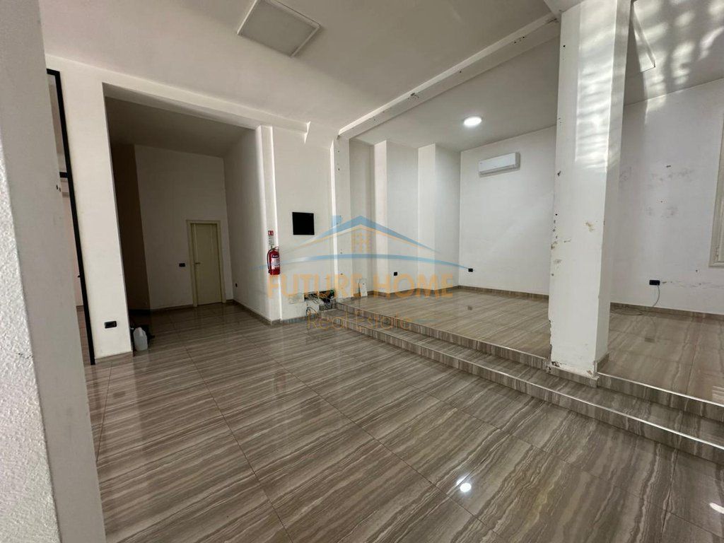 Rent, 4-Storey Building, Laprakë, Tirana