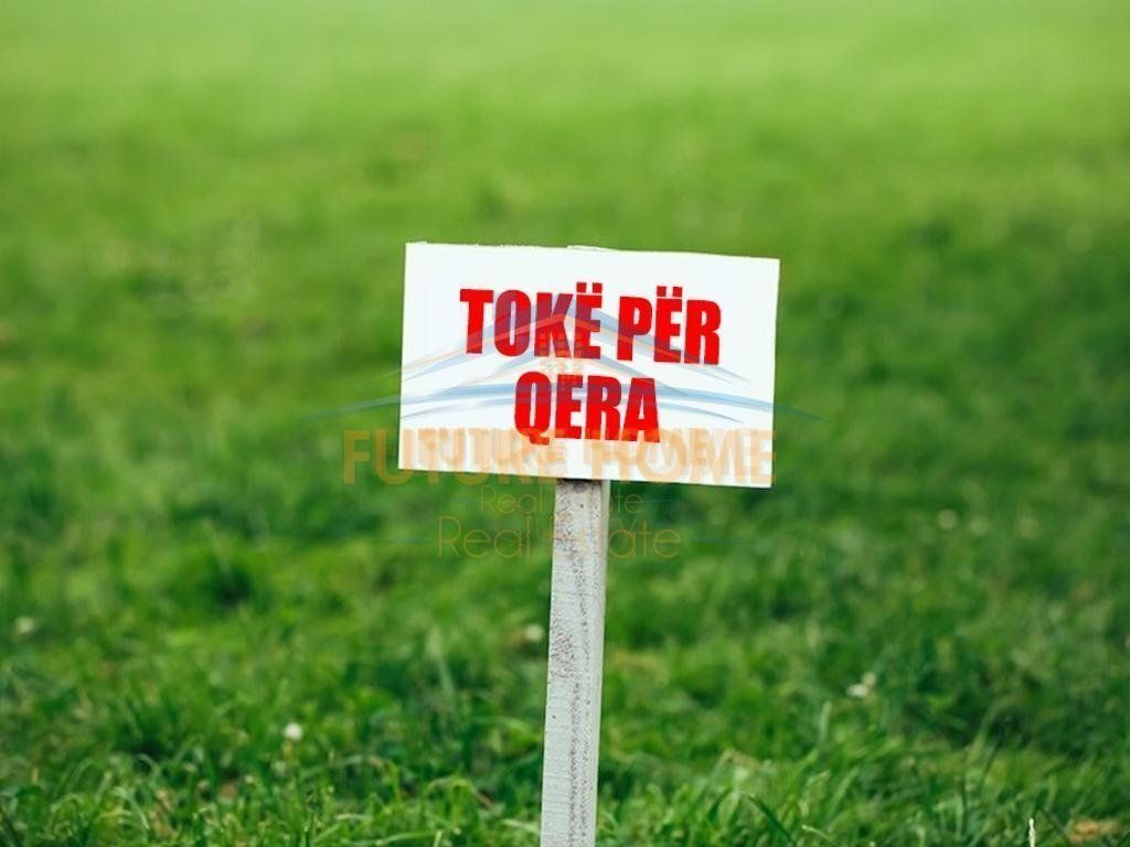 Qera, Tokë, Rinas.