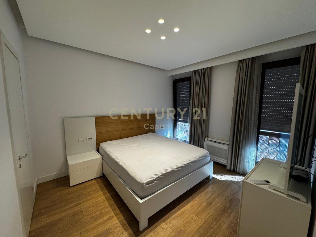 Duplex Moderno in Affitto – Centro, Tirana