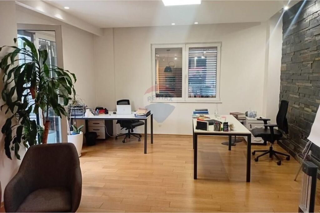 Locale per Ufficio in Affitto a Bllok