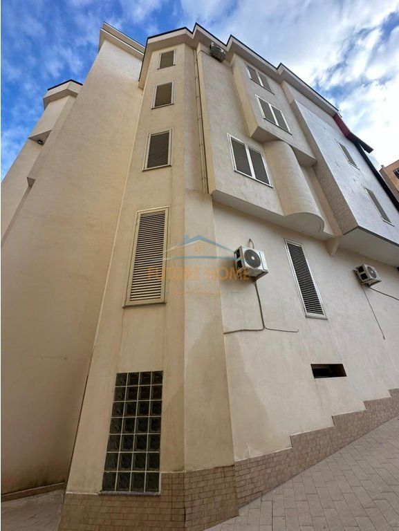 Rent, 4-Storey Building, Laprakë, Tirana