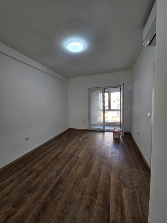 AMBIENT PER ZYRE ME QIRA TE ZOGU ZI