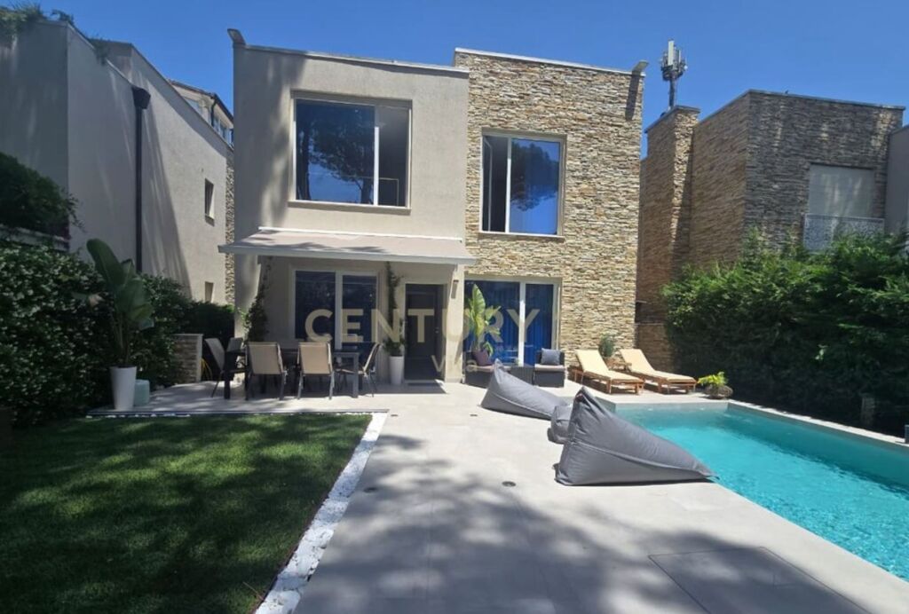 ✨ Villa di lusso con piscina in vendita