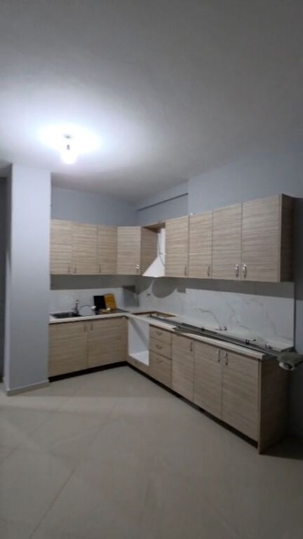 Astir , 2+1+2wc in affitto vuoto