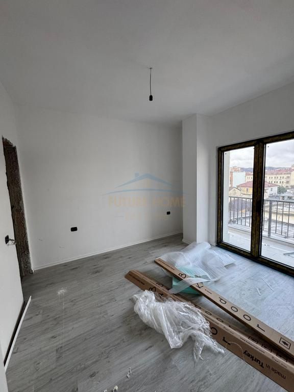 Qera, Apartament 2+1+2, Rruga e Barrikadave
