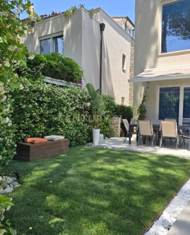 ✨ Villa di lusso con piscina in vendita