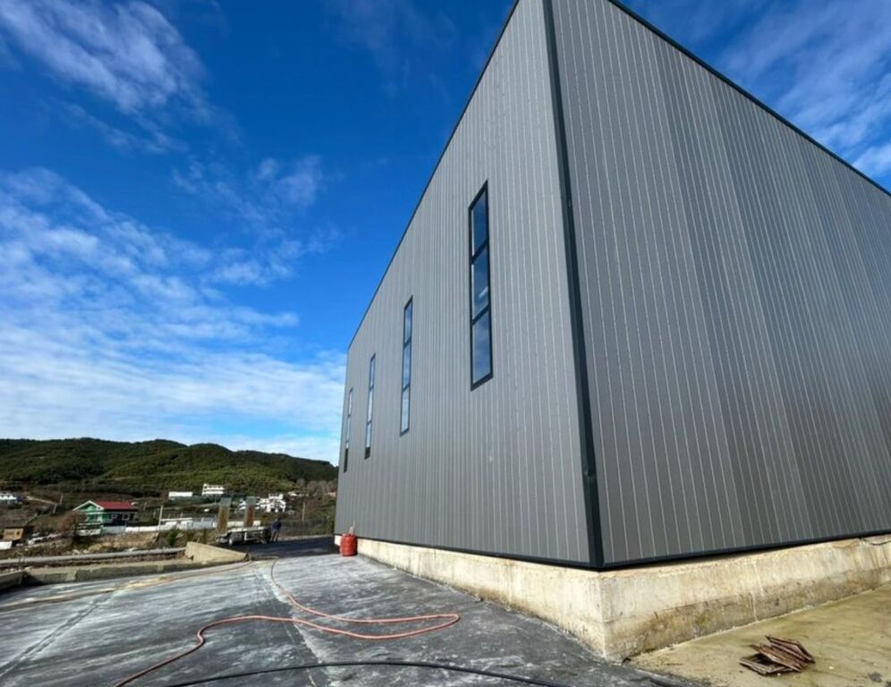 🏭 2-story industrial warehouse for rent