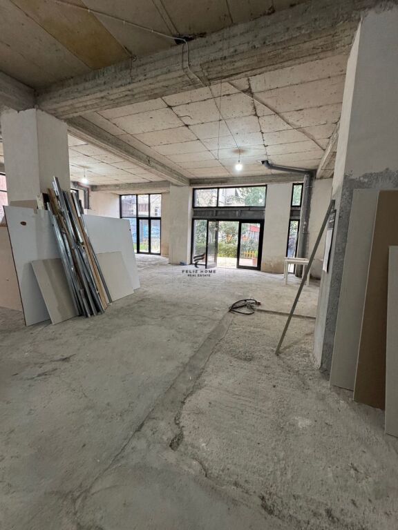ZYRE ME QERA 210 M2 BRRYLI 1400 EURO