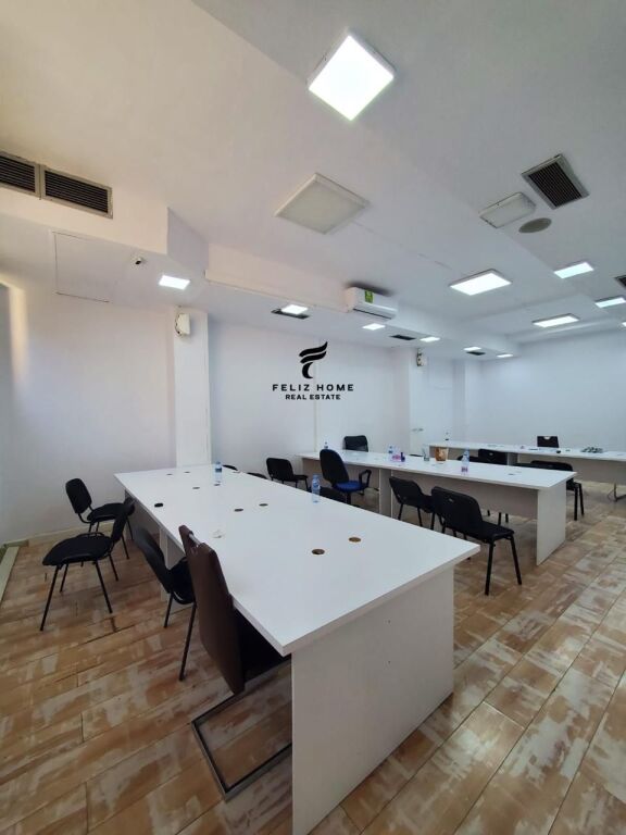 OFFICE FOR RENT 200 M2 PAZARI RI 300,000 LEKE