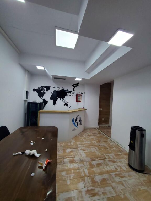 OFFICE FOR RENT 200 M2 PAZARI RI 300,000 LEKE