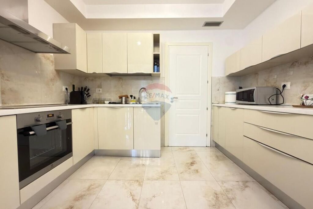 Apartment 3+1 for sale Air Albania Stadium!