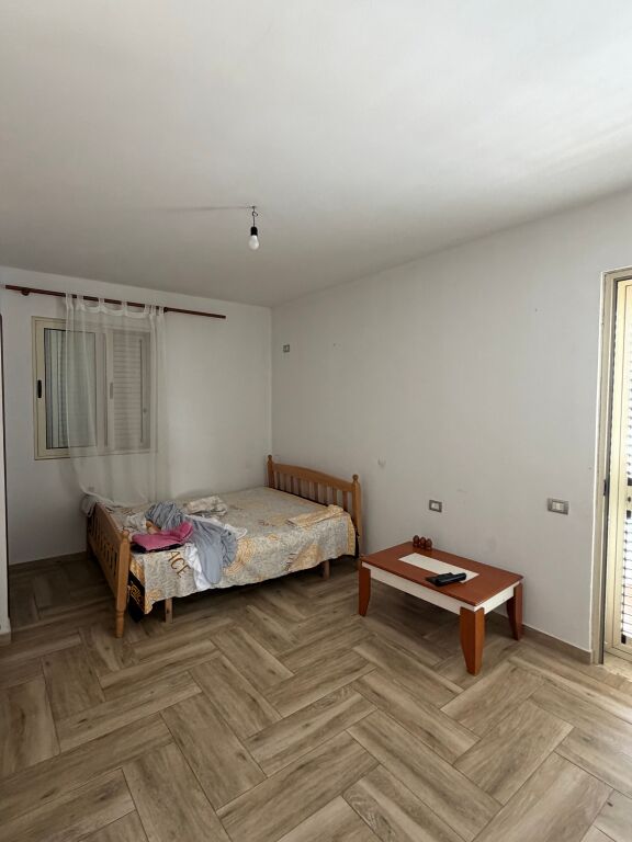 Appartamento 2+1 + 2 bagni in affitto Vicino all'Ospedale a Durazzo