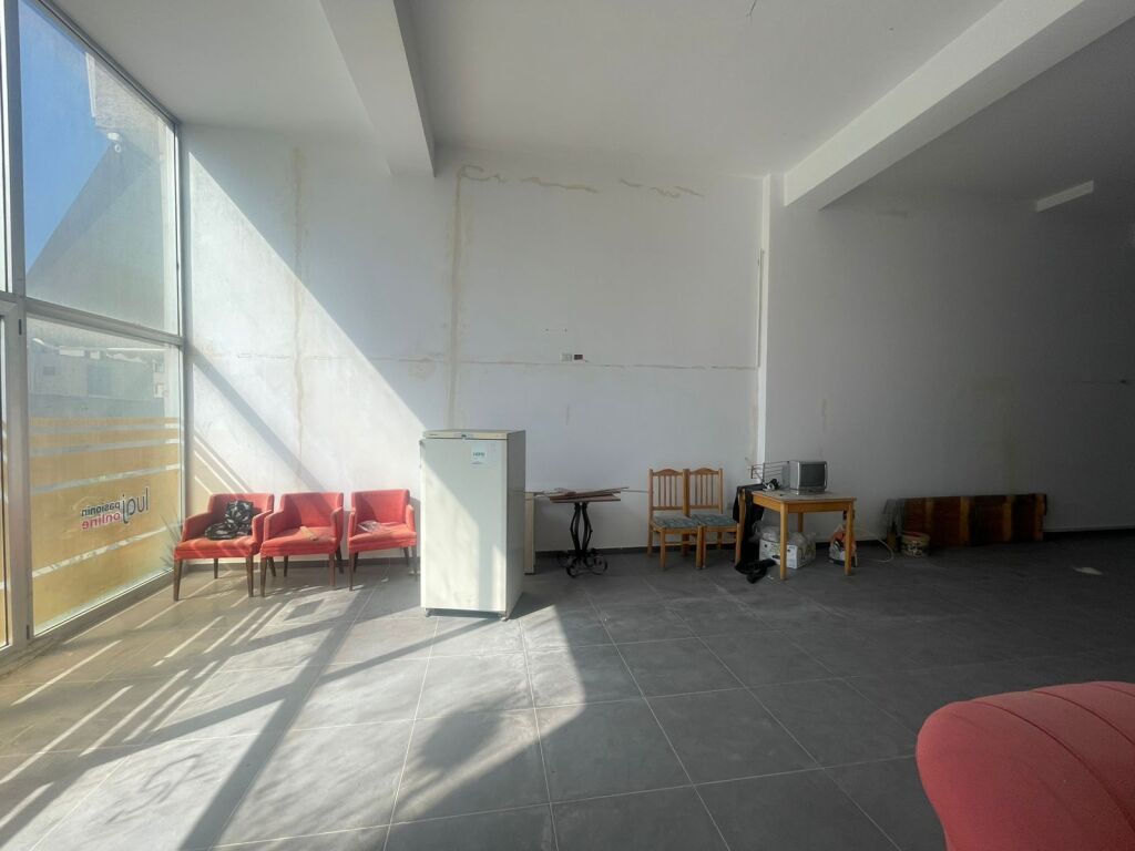 NEGOZIO IN VENDITA NELLA NUOVA ANELLO  145 M2