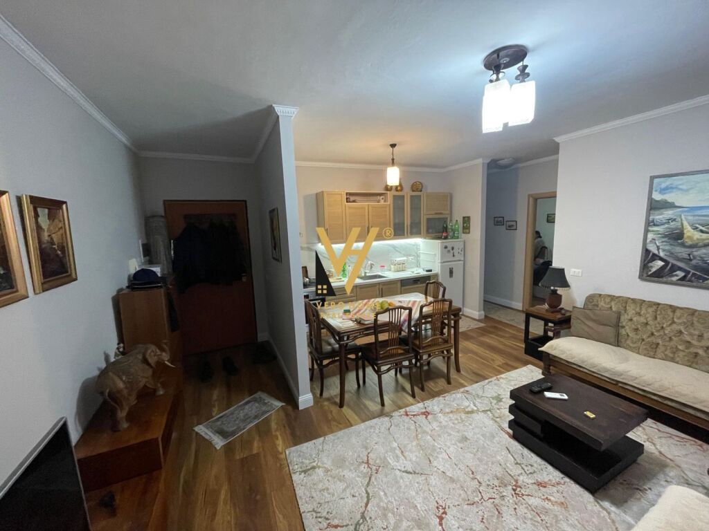 JEPET APARTAMENT 2+1+BLK ME QERA TE DELIJORGJI 800 EURO