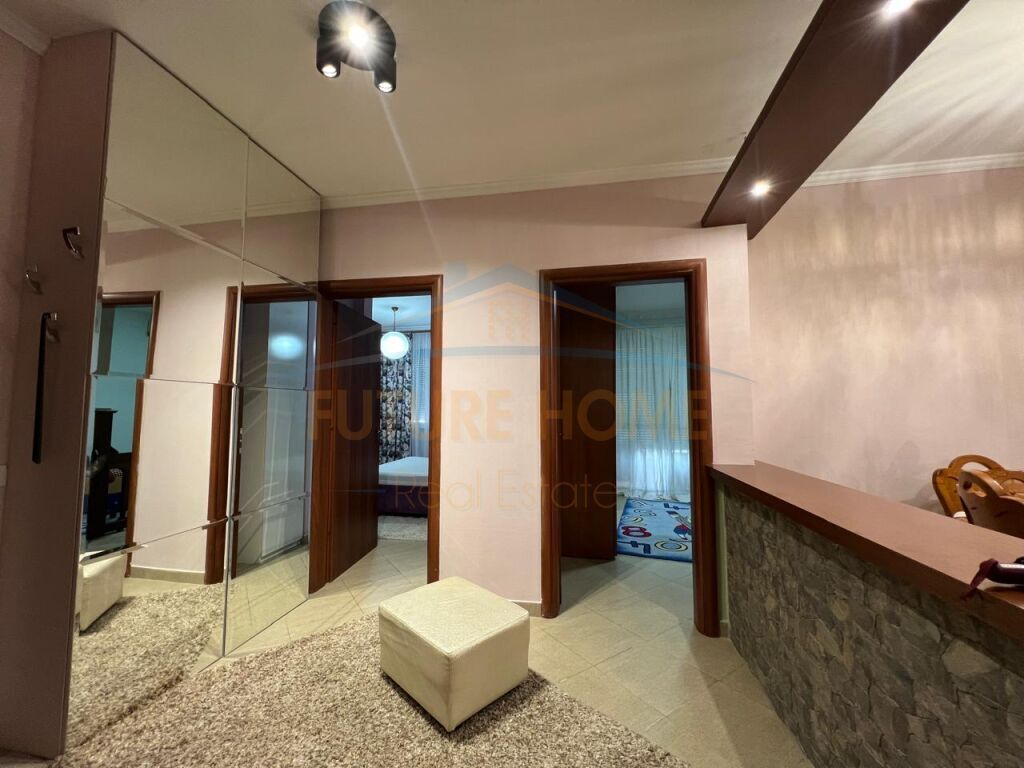 Disponojmë Apartament 2+1+2+Verande, për Qera Apartamenti