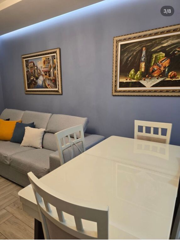 1+1,i mobiluar te ish restorant durresi,600 euro me parkim