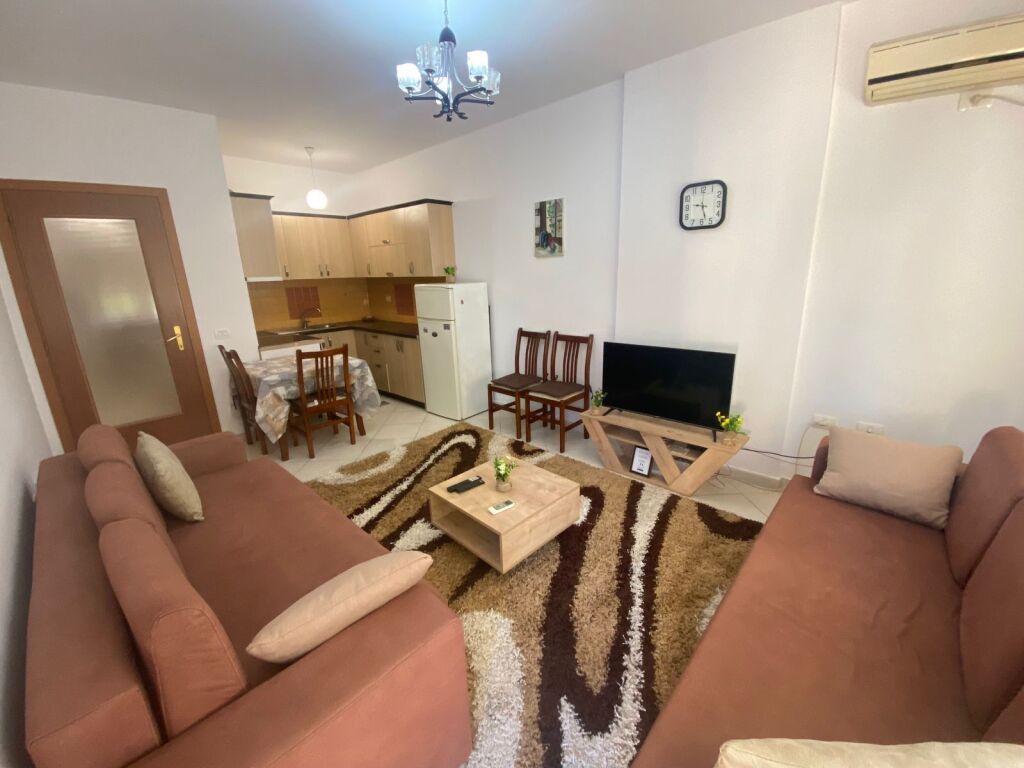 Jepet me qera apartament 1+1 tek Liqeni Thate