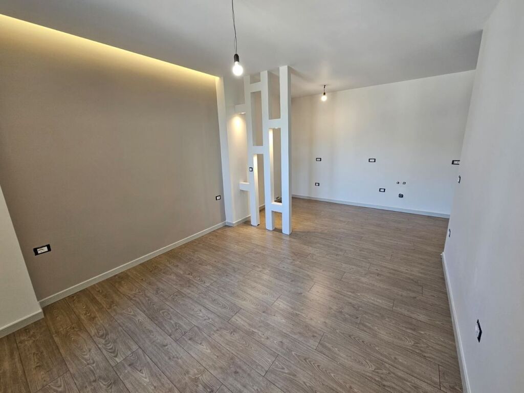 OFFICE FOR RENT 88 M2 ZOGU I ZI 77,000 LEKE