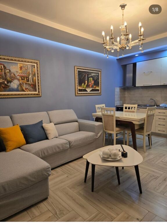 1+1,i mobiluar te ish restorant durresi,600 euro me parkim