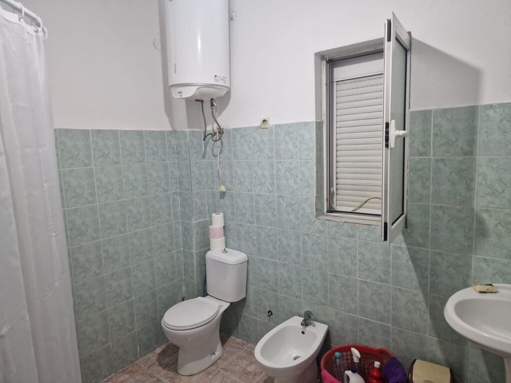 Shtepi private 2+1 me qera tek Siri Kodra