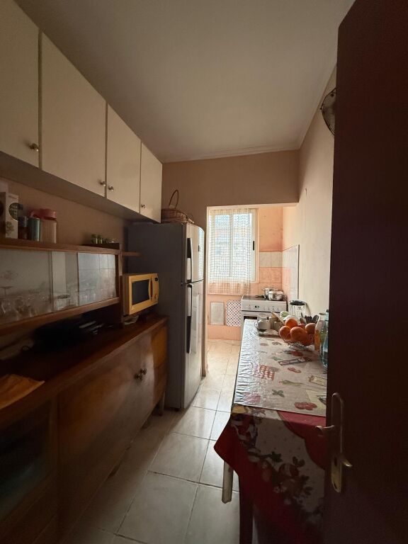🏠Shitet Apartament 2+1 📍Rruga Irfan Tomini, prane Hotel Diplomat 🏢Kati i 4, pa ashensor 📐Sip. 73m2  💶 Çmimi: 128.000€