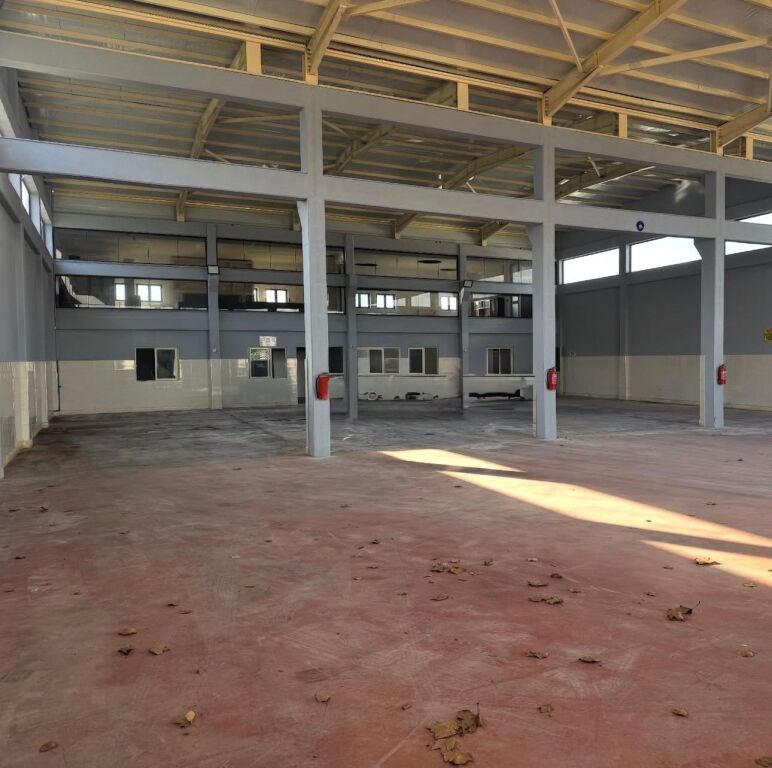 KAPANON ME QERA 2200 M2 AUTOSTRADA THUMANE-KASHAR 3.200 EURO