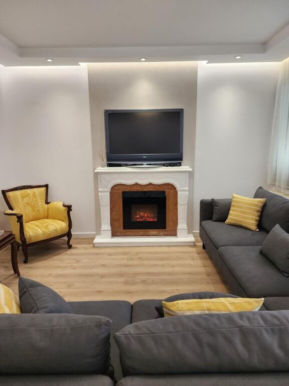 TRIPLEX + 2 GARAGE IN AFFITTO, VILA E ZOGUT, DURRES.