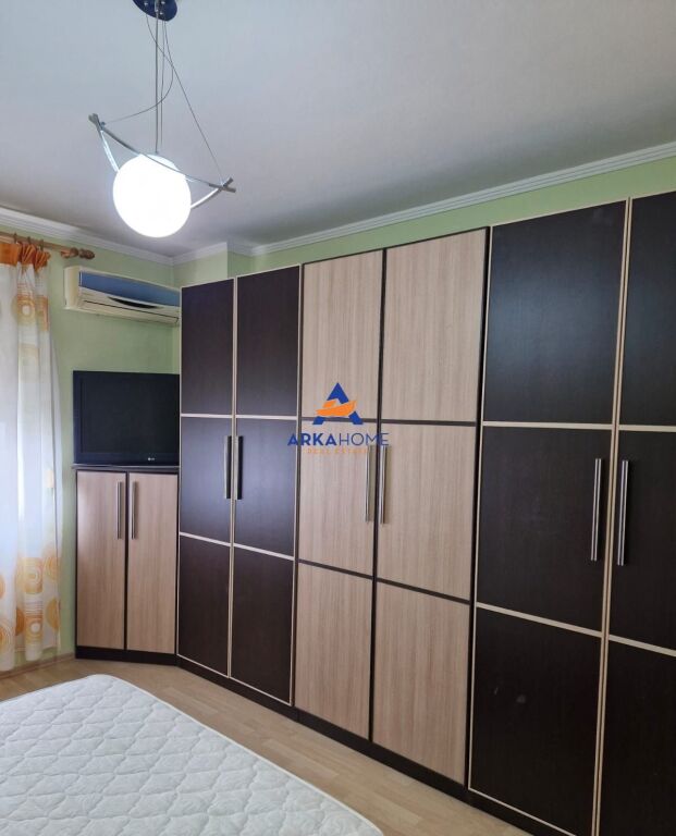 AFFITTASI APPARTAMENTO 2+1+BALCONE "RRUGA E KOSOVAREVE" 750 EURO