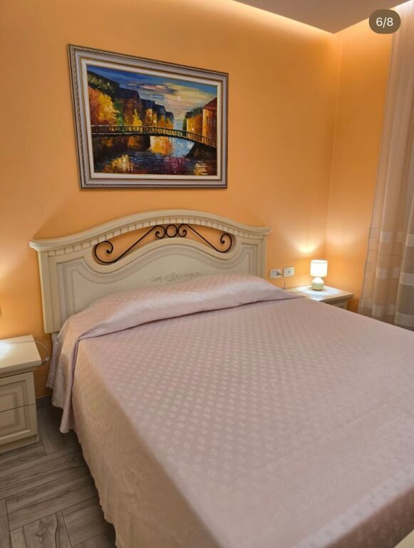 1+1,i mobiluar te ish restorant durresi,600 euro me parkim